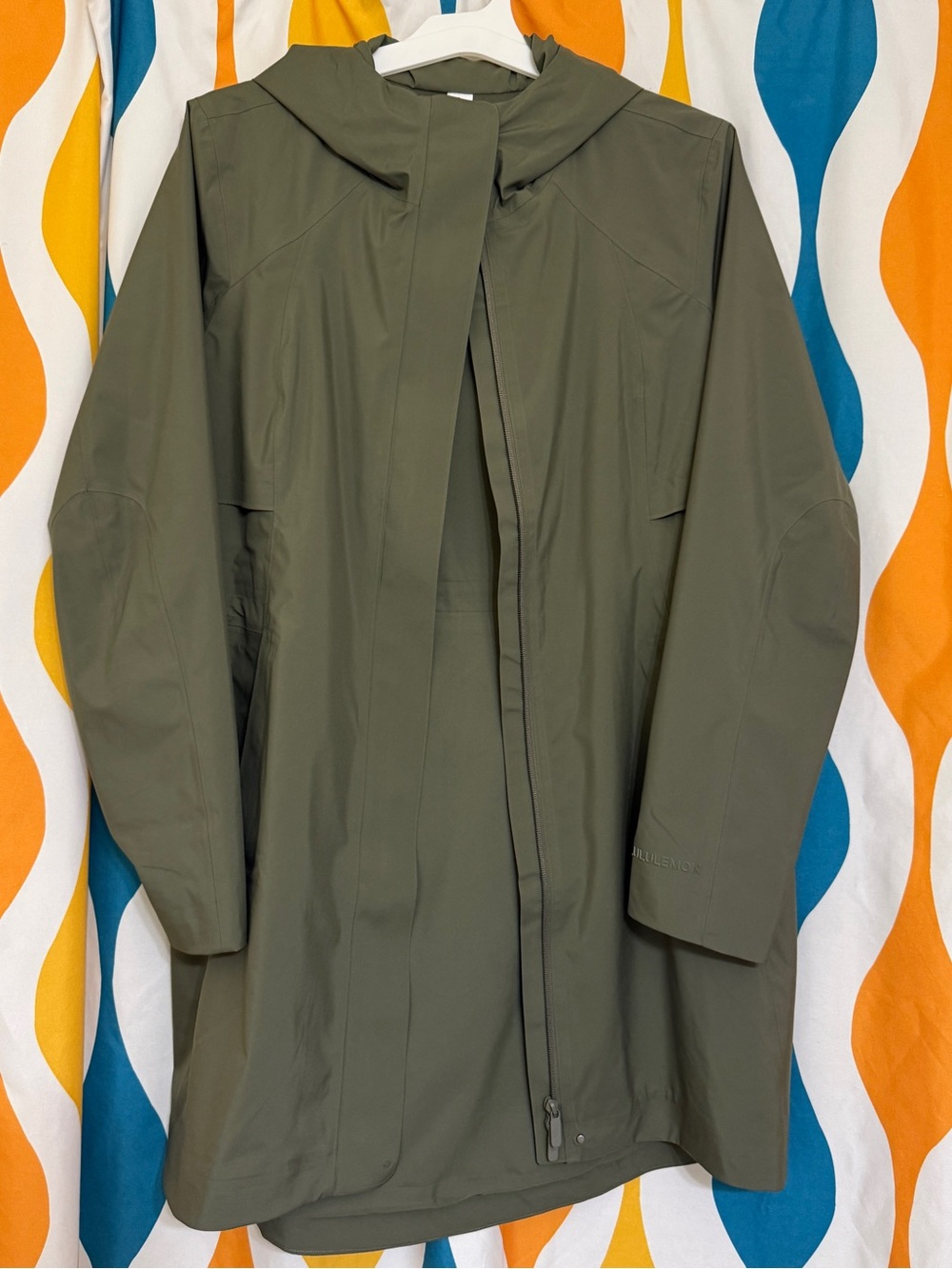lululemon Rain Rebel Olive Green Hooded jacket waterproof size 8 NWOT!